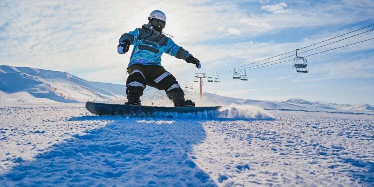 Xinjiang fosters new advantages of ice-snow industry