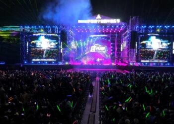 Четырехдневный новогодний музыкальный фестиваль в городе Инин СУАР