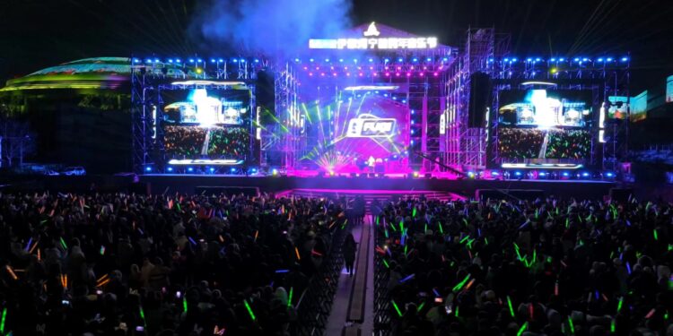 Четырехдневный новогодний музыкальный фестиваль в городе Инин СУАР