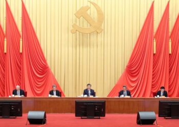 Си Цзиньпин: Необходимо продолжать сохранять жестокую позицию в наказании за коррупцию