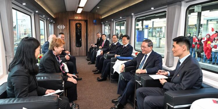 Китай готов углублять взаимовыгодное сотрудничество со Швейцарией во всех сферах