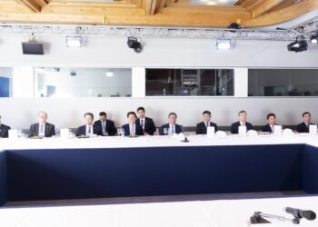 Премьер Госсовета КНР: Инвестиции в КНР принесут огромную прибыль и обеспечат лучшее будущее