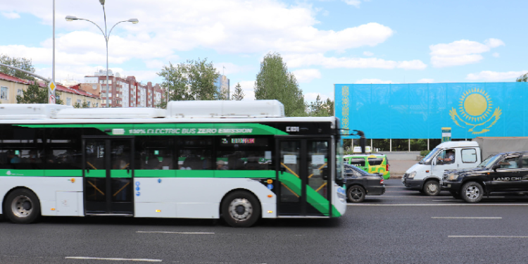 Посадка и высадка в автобусах Астаны теперь будет осуществляться через все двери