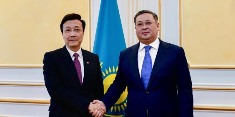 Министр иностранных дел Казахстана принял посла Китая