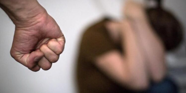 Нападение на девушку в Астане попало на видео