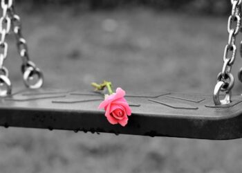 Карагандинку спасли от суицида