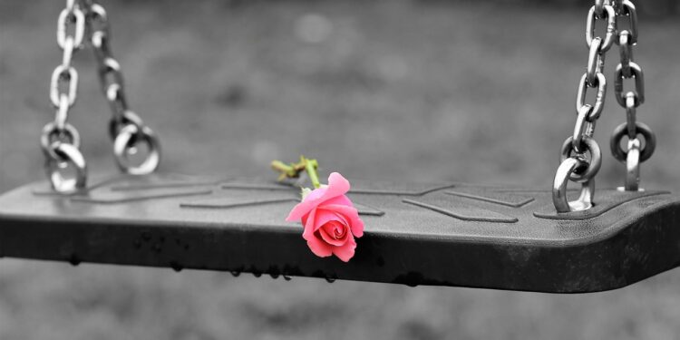 Карагандинку спасли от суицида