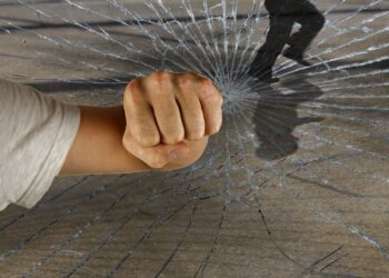 Нападение мужчины на детей в Астане прокомментировали в Минпросвещения