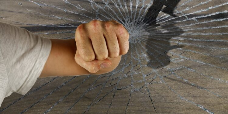 Нападение мужчины на детей в Астане прокомментировали в Минпросвещения