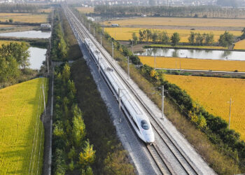 «Сначала вводить новое, а затем ломать старое»: Пятилетки Китая