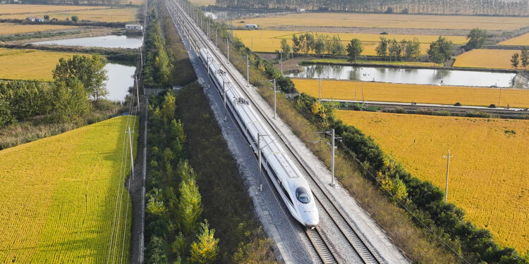 «Сначала вводить новое, а затем ломать старое»: Пятилетки Китая