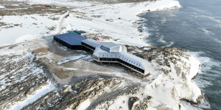 Китай содействует реализации научно-исследовательских проектов и сохранению экологии Антарктиды