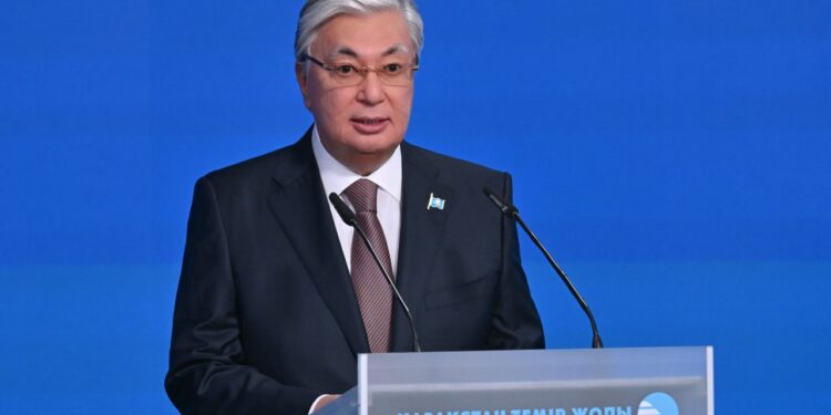 Президент поздравил казахстанцев с Днем благодарности