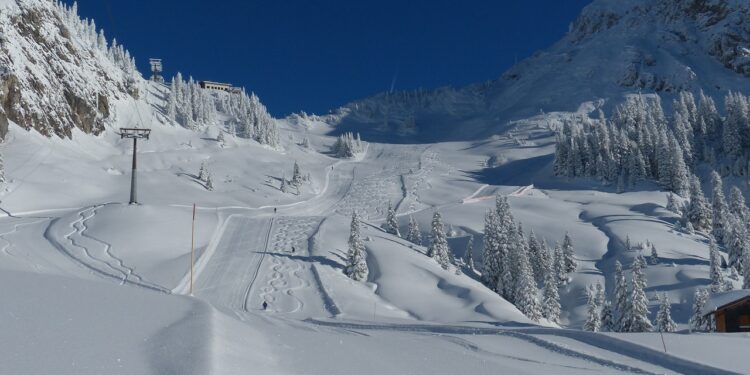 В двух областях закрыли движение по трассам