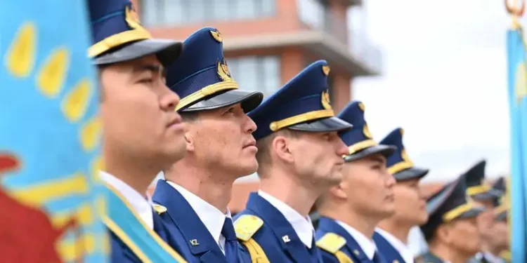 Токаев поздравил казахстанцев с Днем защитника Отечества