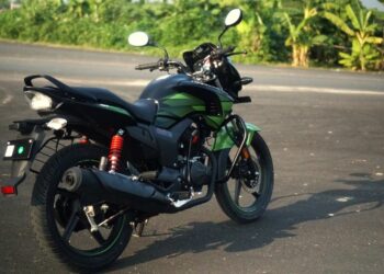 Водитель мопеда пытался сбежать от полицейских в Астане