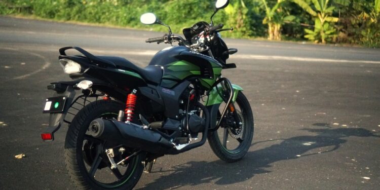 Водитель мопеда пытался сбежать от полицейских в Астане