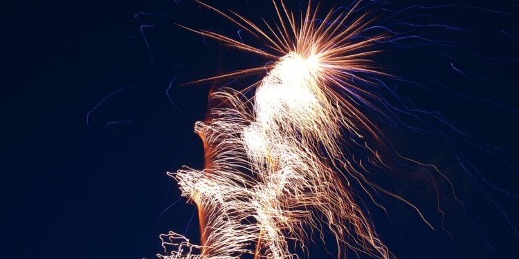 Праздничный салют на День Республики запустят в Астане