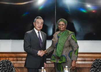 Глава китайской дипломатии совершает турне по Африке