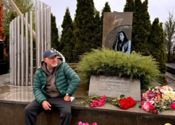 «Не хватает твоей мудрости и доброты»: Леонид Агутин посетил могилу Батырхана Шукенова