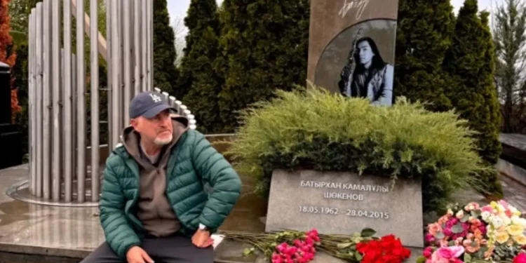 «Не хватает твоей мудрости и доброты»: Леонид Агутин посетил могилу Батырхана Шукенова