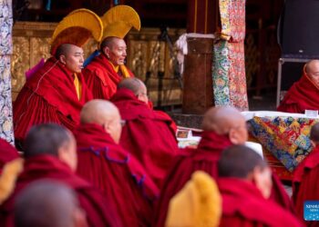13 монахов получили высшую ученую степень тибетского буддизма Геше Лхарамба