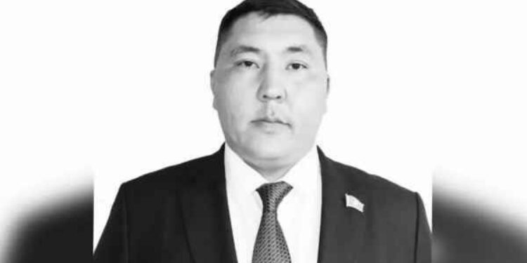 Үшаралда депутатты пышақтап кетті