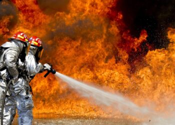 Қонаевта балалар төрт қабатты үйді өртеп жіберді