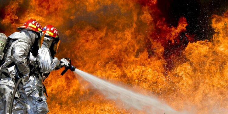 Қонаевта балалар төрт қабатты үйді өртеп жіберді