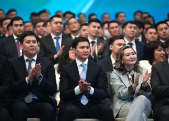 Уақытпен санаспай жұмыс істейтін қызметкерлерге өтемақы төленуі керек — Тоқаев