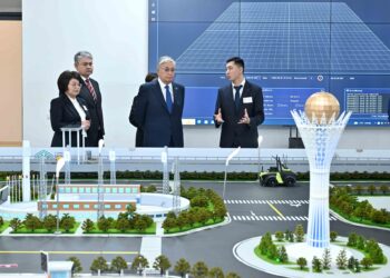 Тоқаев Өскемендегі «Лу Бань шеберханасының» жұмысымен танысты