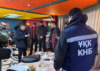 ҰҚК Бурабайда қылмыстық топ мүшелерін ұстады