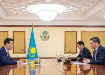 Олжас Бектенов Қытай елшісі Чжан Сяомен кездесті