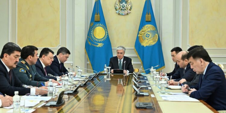 «Әкімдіктер жұмыспен айналыспаған». Тоқаев Үкімет пен әкімдерге бірқатар тапсырма берді