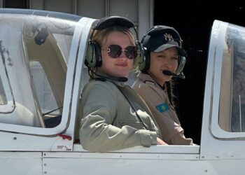 Азаматтық авиация академиясының тұңғыш әйел экипажы алғашқы рейсін жасады