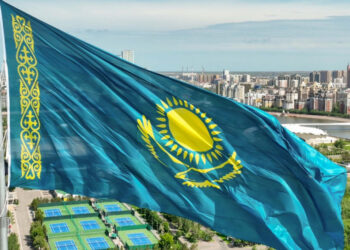 Тоқаев Мемлекеттік ту көтеру рәсіміне қатысты