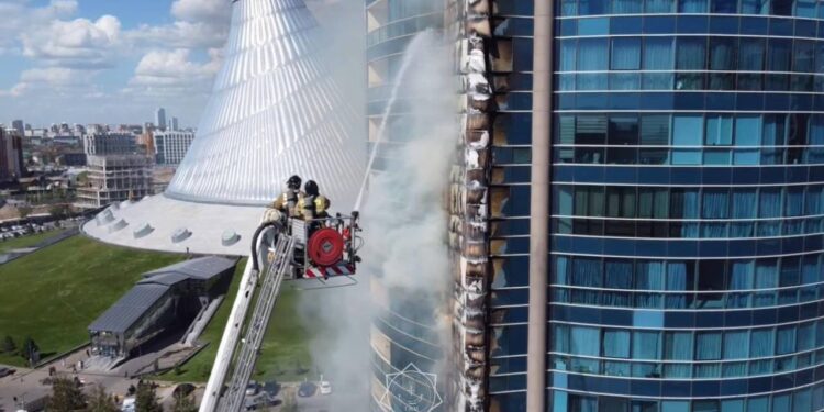 Астанада Хан шатыр маңындағы үйден өрт шықты