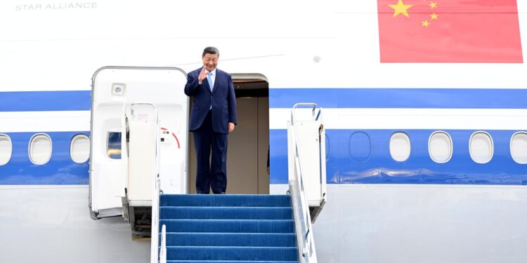 «Си Цзиньпинь­нің сүйікті қа­натты сөздері» қа­зақ тілінде жарияланды