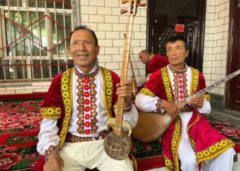 Ұрпақтар сабақтастығы: Шыңжаңда 300 жылдан бері музыкалық аспап шығаратын ауыл бар