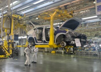 Тәулігіне 40 көлік шығаратын зауыт қалай жұмыс істейді