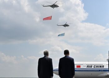 Тоқаев Си Цзиньпинді әуежайдан күтіп алды