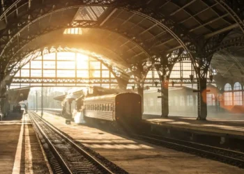 Бектенов вокзалдарды жаңғырту қарқынын сынға алды