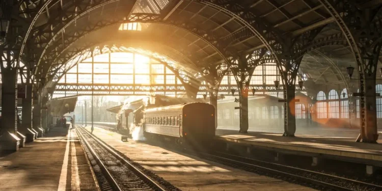 Бектенов вокзалдарды жаңғырту қарқынын сынға алды