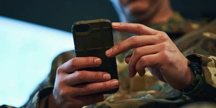 Әскердегі жаңа өзгеріс: сарбаздарға телефон қолдану мүмкіндігі кеңейді
