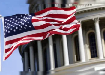 АҚШ Ресей мен Иран мұнайына қатысты санкция жеңілдіктерін бір айға ұзартты