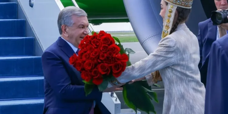Қазақстанға Өзбекстан президенті Шавкат Мирзиёев келді